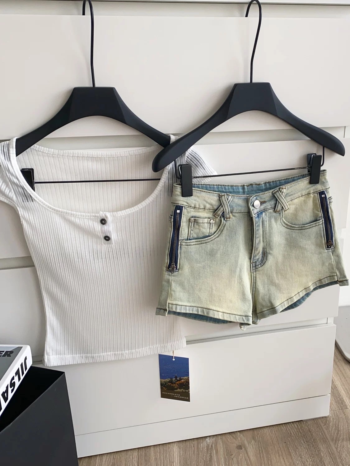 On my own shorts DS118 images